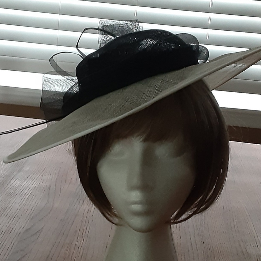 Dress hat, like new never worn